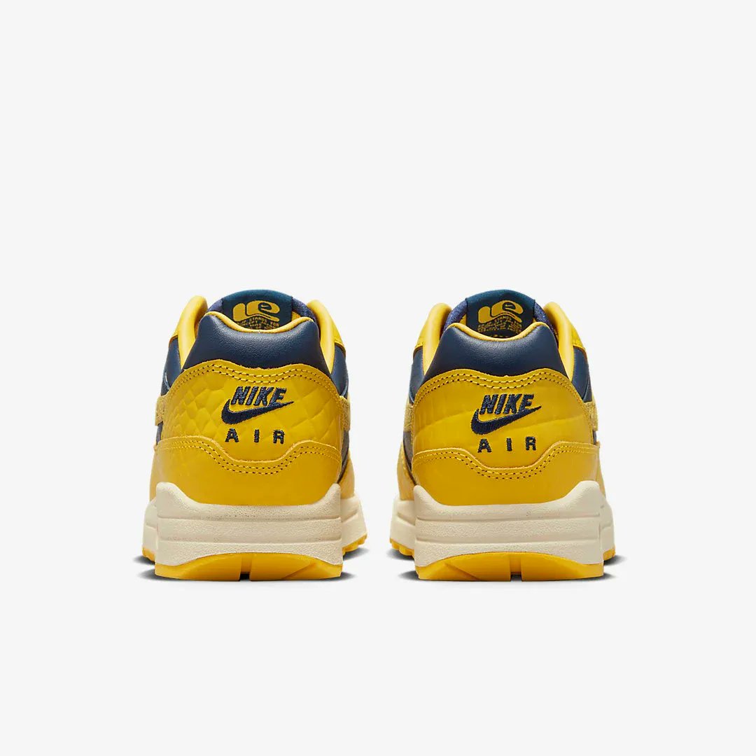 TheSiteSupply's tweet photo. April 14th: Nike Air Max 1 https://t.co/AJGW2WsBeI "Michigan" 🔥 https://t.co/KhdlDGmABC https://t.co/rhqc1nmTp9