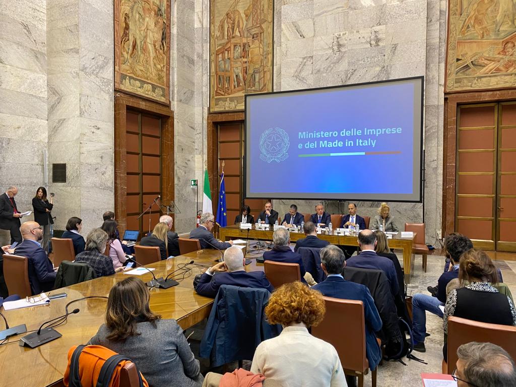 mimit_gov's tweet photo. Riunito il primo #TavoloChimica alla presenza del ministro @adolfo_urso, viceministro @Vale_Valentini_, sottosegretario @massimobitonci con i rappresentanti degli enti locali, delle associazioni di impresa e dei sindacati nazionali e di categoria.
@MASE_IT https://t.co/M2pA2MFGjC