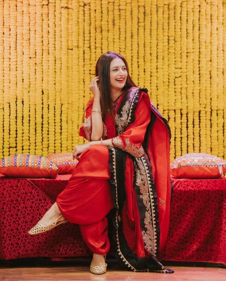 Diveklover_64's tweet photo. @Divyanka_T
my Sunshine 🌞 
You are beautiful inside and out. You are truly an amazing person . A beautiful soul.Most successful &amp; strongest personality .
MY DAILY MOTIVATION 😌❤️ 
#DivyankaTripathi 
#strongwomen
#personality #div
Love from 🇱🇰 https://t.co/5hsK1i1RuP