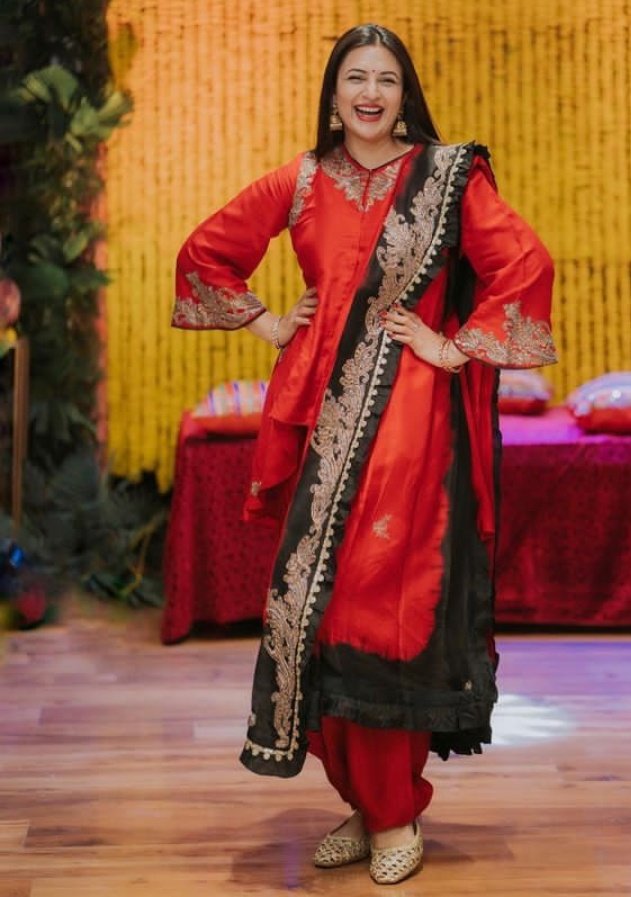 Diveklover_64's tweet photo. @Divyanka_T
my Sunshine 🌞 
You are beautiful inside and out. You are truly an amazing person . A beautiful soul.Most successful &amp; strongest personality .
MY DAILY MOTIVATION 😌❤️ 
#DivyankaTripathi 
#strongwomen
#personality #div
Love from 🇱🇰 https://t.co/5hsK1i1RuP