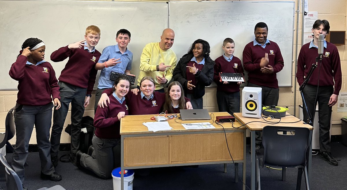 Stevie G (@steviegrainger) on Twitter photo Celebrating language & culture week with my friends in <a href="/MillstreetCS/">Millstreet Community School</a> 🌍🌎
<a href="/itsthenewschool/">The New School</a> 💛 Celebrating language & culture week with my friends in <a href="/MillstreetCS/">Millstreet Community School</a> 🌍🌎
<a href="/itsthenewschool/">The New School</a> 💛