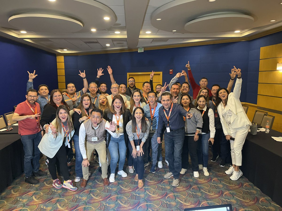 Anaburuato1's tweet photo. Gracias Tiendas Oxxo por permitirme trabajar con ustedes! Team Building 2023 El Arte de Unir Voluntades para Comercial Oxxo!!
Trabajamos con todas las zonas del País!

Me los llevo en el corazón! Que gozada!! Gracias por permitirme integrarlos en este día tan especial! https://t.co/tR0LPrDwlA