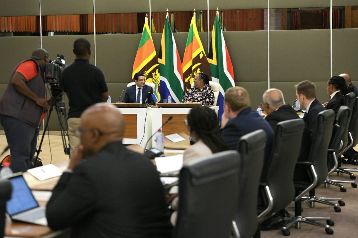 DIRCO_ZA's tweet photo. During the meeting, Minister Sabry briefed Minister Pandor on developments in Sri Lanka relating to the country’s nation-building and reconciliation programme, and the objectives of undertaking this study tour.

#SASriLankaRelations🇿🇦🇱🇰

📷 Jacoline Schooness/DIRCO https://t.co/UO8fMIq6sm