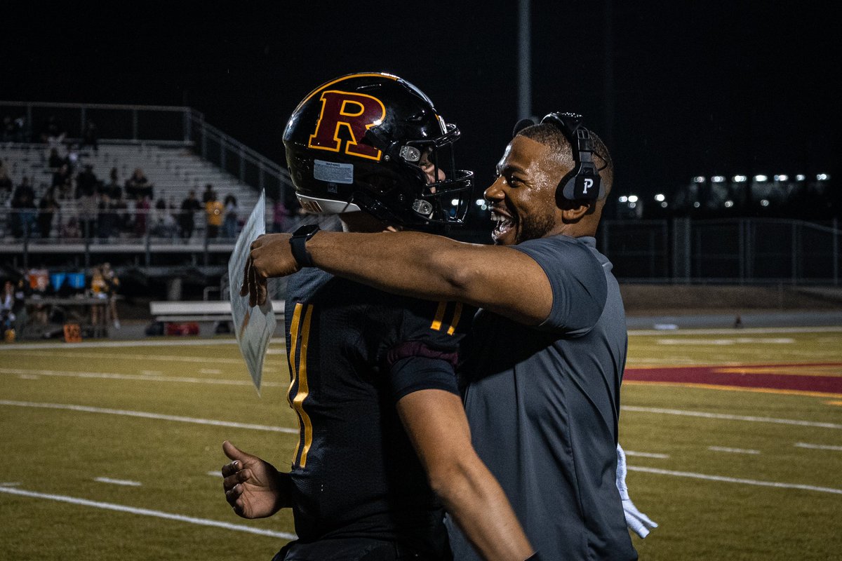 isaacrlee11's tweet photo. I want to thank Coach D-Rob for being the best coach I’ve ever had for the past 3 years. He showed me what it was like to not only be a great leader on the field but also off the field. Thank you for everything you did and best of luck in your next chapter. Love you Coach.  ❤️ https://t.co/ZZXYWaRwIy