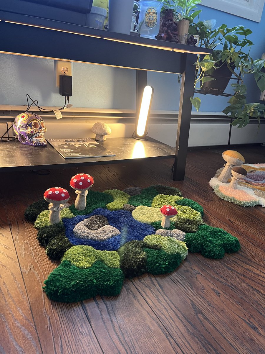 ManifestDream10's tweet image. I guess I’m using Twitter now so here’s some custom moss rugs by me ✨ 

#rugtufting #customrug #mushrooms #mushroom #artist #smallbusiness #rugmaking #mossrug