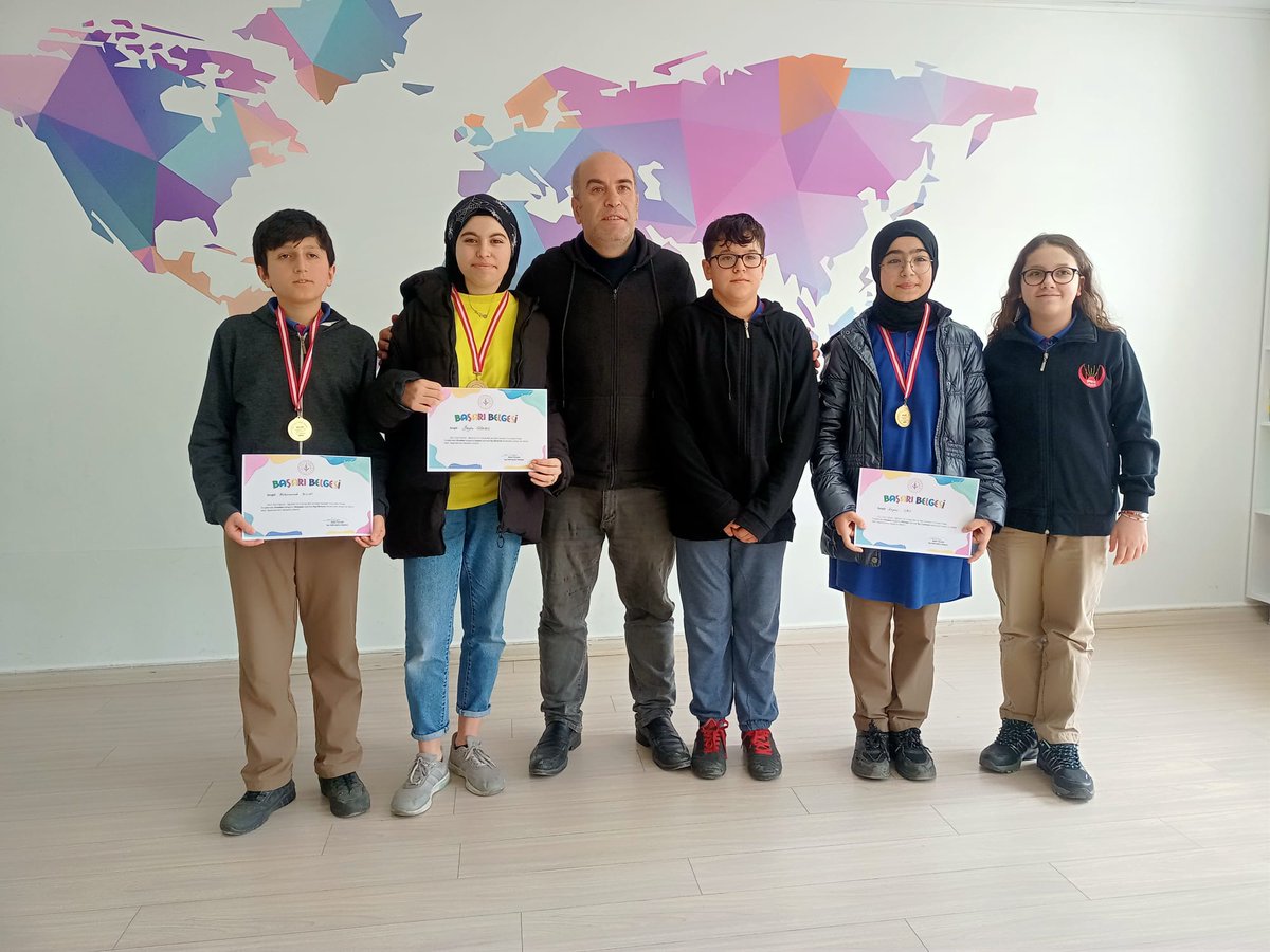 Erbaa Ortaokullar arasında düzenlenen Akıl ve Zeka Oyunları Turnuvasında;

---Abdussamed Bolat Mangala oyununda birinci,
---Begüm Görgeç Kulami oyununda birinci, 
---Zeynep Çam da Pentego oyununda üçüncü olmuşlardır.

Recep Görgeç hocamız ve öğrencilerimizi tebrik ederiz...