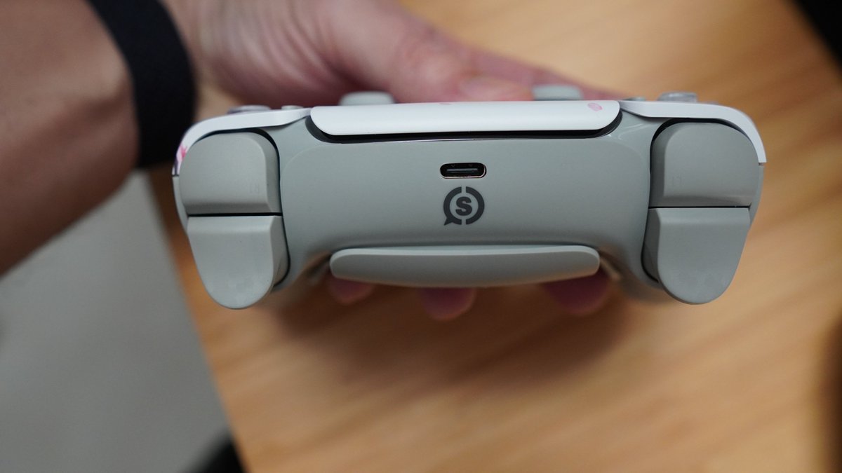 Llevo unos cuantos días con esta preciosidad de mando Scuf y es una bestia. Puedo decir que es el mejor mando que he tenido en la vida.

Lo cuidaré con cariño porque lo he personalizado con mi comunidad <3

Tienes más info y puedes diseñar el tuyo en scuf.co/Luh #ad