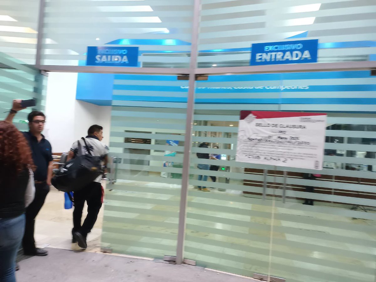 farodigitalpue's tweet image. 😮 Anoche #SOAPAP realizó la clausura de las descargas del #Alpha2, luego de la detección de altos excedentes contaminantes en sus descargas; el club lamenta la situación y promete aclarar en breve el caso para reabrir sus puertas. #Puebla #Entérate ⬇️

📰 farodigital.mx
