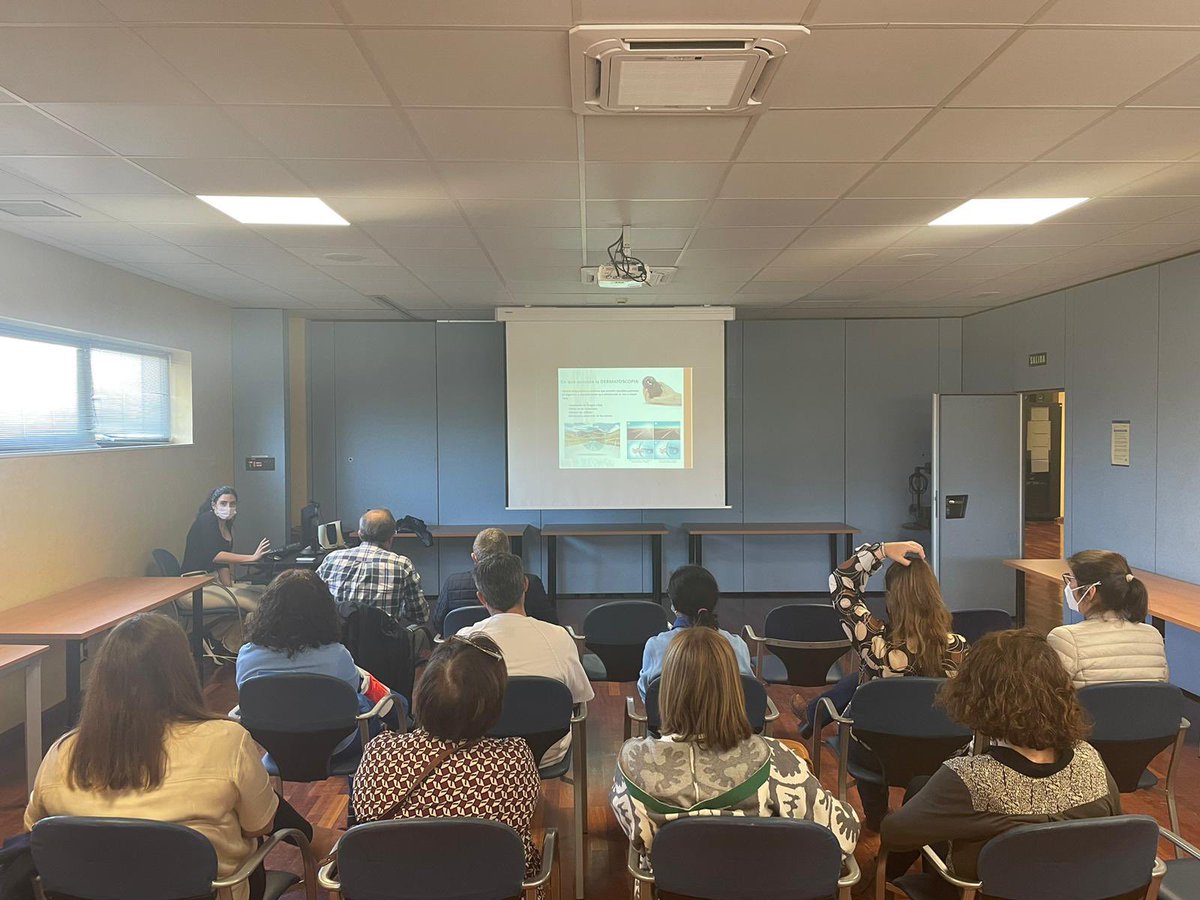 SaludNorteMalag's tweet photo. Taller de Dermatoscopia impartido esta mañana por la Dra. Alejandra Perea a nuestros profesionales de Atención Primaria, destacando la buena coordinación, la gran profesionalidad de nuestra Primaria y la calidad de las imágenes.
#TeleDerma #TeleMedicina #InterConsultas #AP https://t.co/fIcLIDx2qW
