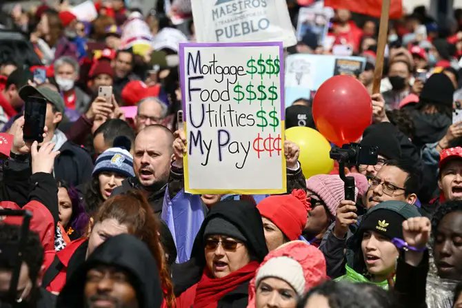 MorningBrew's tweet photo. LA's Unified School District union strike by the numbers:

• 30,000 ~ support workers 
• $25,000 ~ average support worker salary
• 30% ~ pay bump being requested
• 35,000 ~ district teachers striking in solidarity
• 500,000 ~ K-12 students https://t.co/eop5nsnJaB