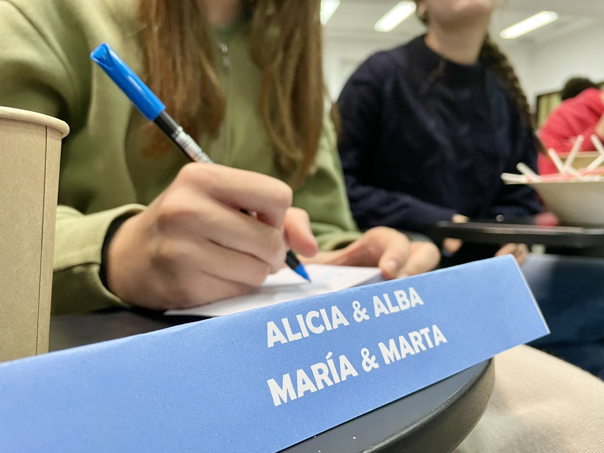 ijoaquinrodrigo's tweet photo. ¡Celebramos el segundo encuentro #7Meets12 del curso! ¡Un #TriviaNoon que ha puesto a prueba los conocimientos y la amistad de nuestros #7thGraders y #12thGraders! #AprenderAVivir #joaquinrodriguismo https://t.co/1z3GNF1aaW