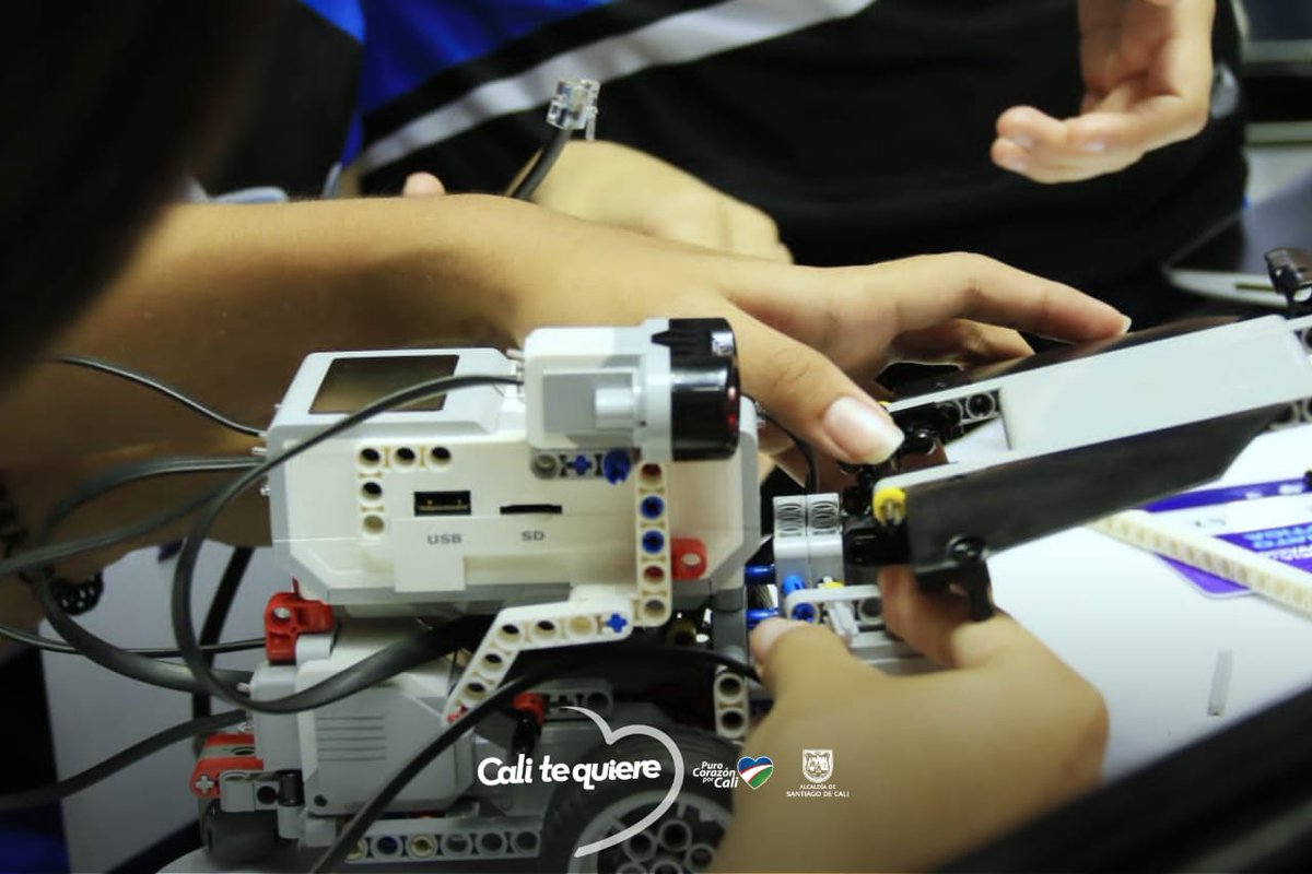 Educacion_Cali's tweet photo. La Educación Positiva en Cali se reafirma porque a partir de hoy, comienza la construcción del epicentro de la ciencia, innovación y la tecnología: El #ParqueSanFernandoCali, más de 18.000m2 de espacio público a disposición de los caleños. https://t.co/VehhT9X5SL