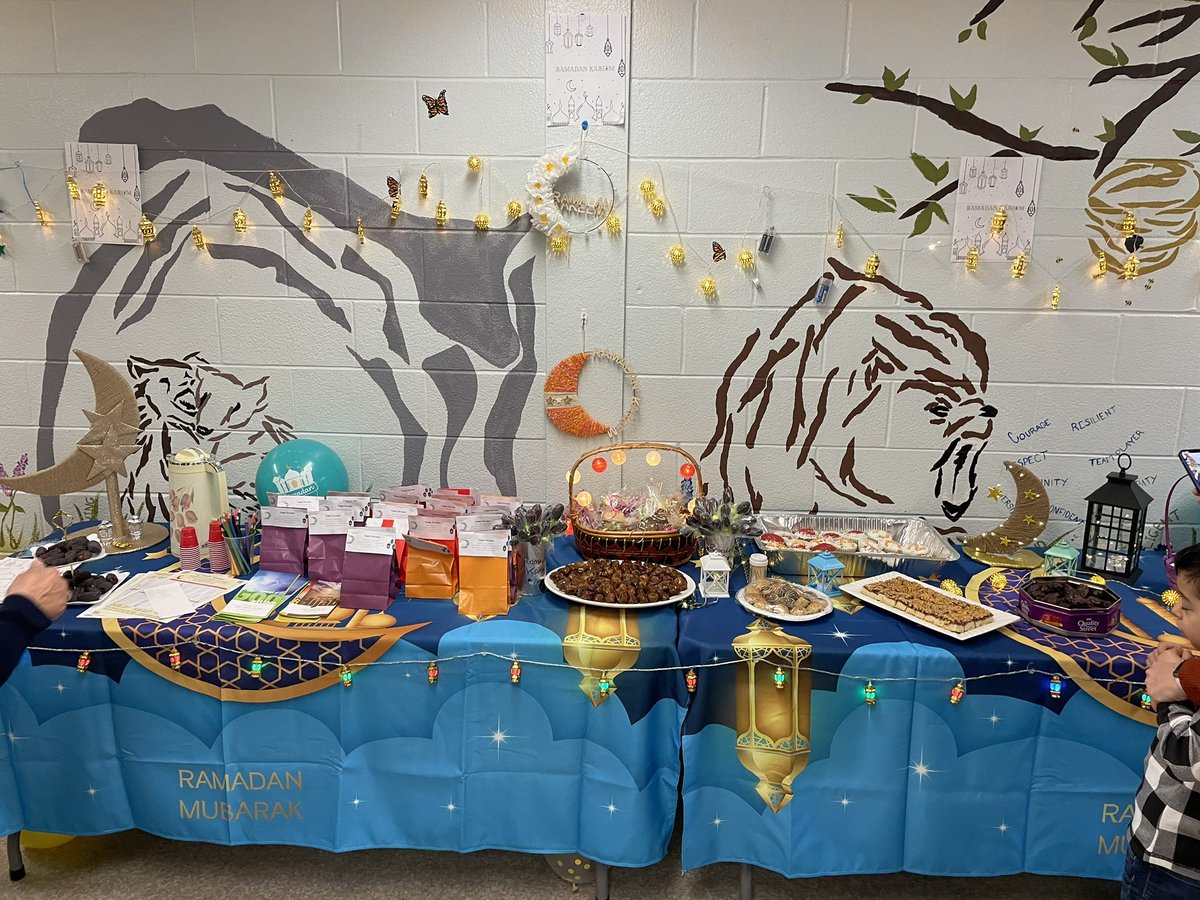 SirIsaacBrockPS's tweet photo. Ramadan Mubarak goes out to our Brock Bears Community! We are grateful for the Muslim community members who have gathered and provided information and treats for the school today. Shukran to all 🙏🏻☪️ https://t.co/5MyCwrYP6F