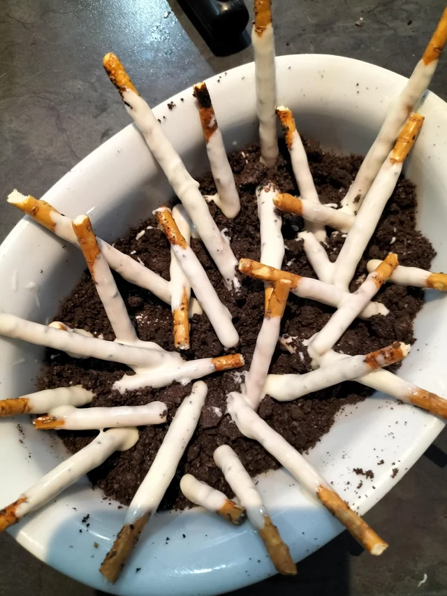 ash tray pretzels