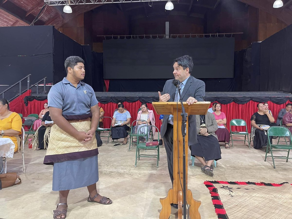 Yesterday, CPA Secretary-General @StephenTwigg visited schools in #Tonga 🇹🇴, answering student questions on topics incl. the Commonwealth, global conflicts, youth empowerment & mental health. The Secretary-General is in Tonga for a CPA Post-Election Seminar w/ @TongaParliament.