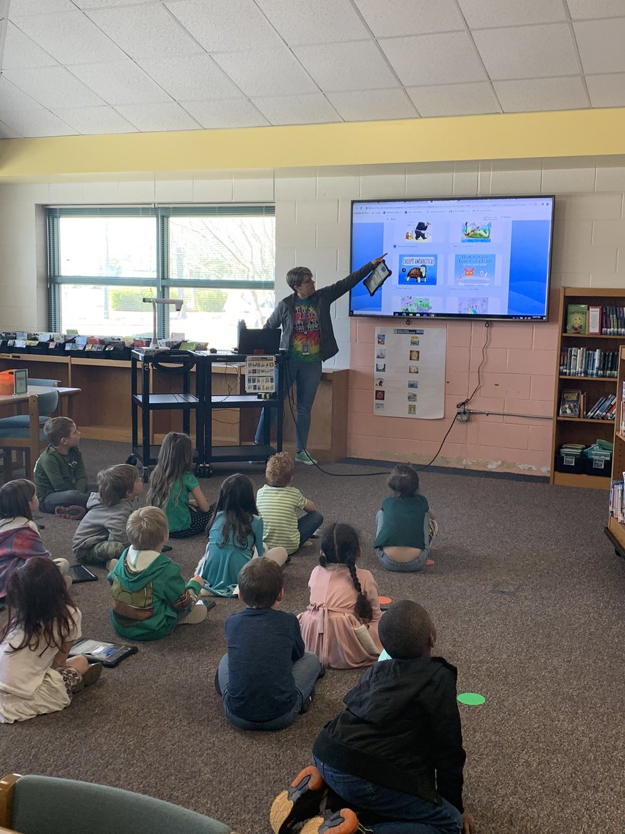 ktmitchell1026's tweet image. Mrs. Ross @qcemedia had K-5 Ss vote on their favorite book NC Children’s Book Awards.  Our kinder kids loved scanning the code to the #microsoftform and casting their vote! #onslowdlt @qcegators