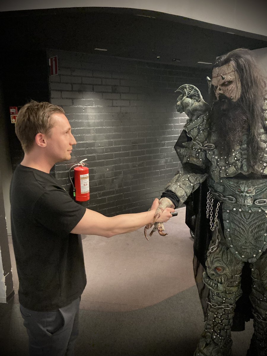 miikkamancini's tweet image. Teimme vaaliliiton Lordin kanssa. Käymme äänestämässä, käy sinäkin. Se on perusoikeus demokratiassa ja meille itsestäänselvyys. Muutama sataa kilometriä itään, se ei ole itsestäänselvyys. #äänestä #vaalit23 #eduskuntavaalit23