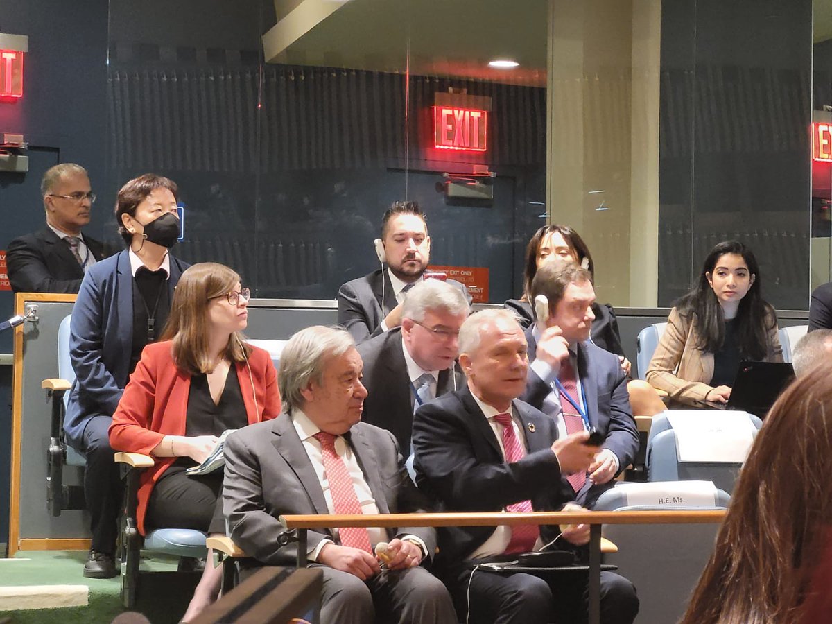 PedroPedrosoC's tweet photo. En ocasión apertura Confer. NN.UU. #WaterAction, VPM @InesMChapman, quien preside delegación cubana, intercambio saludos con SG ONU @antonioguterres, quien le dio la bievenida y dirigió sus saludos al Pdte. @DiazCanelB y al Gral. de Ejercito Raúl Castro @PresidenciaCuba @CUBAONU https://t.co/05R5ludAbd