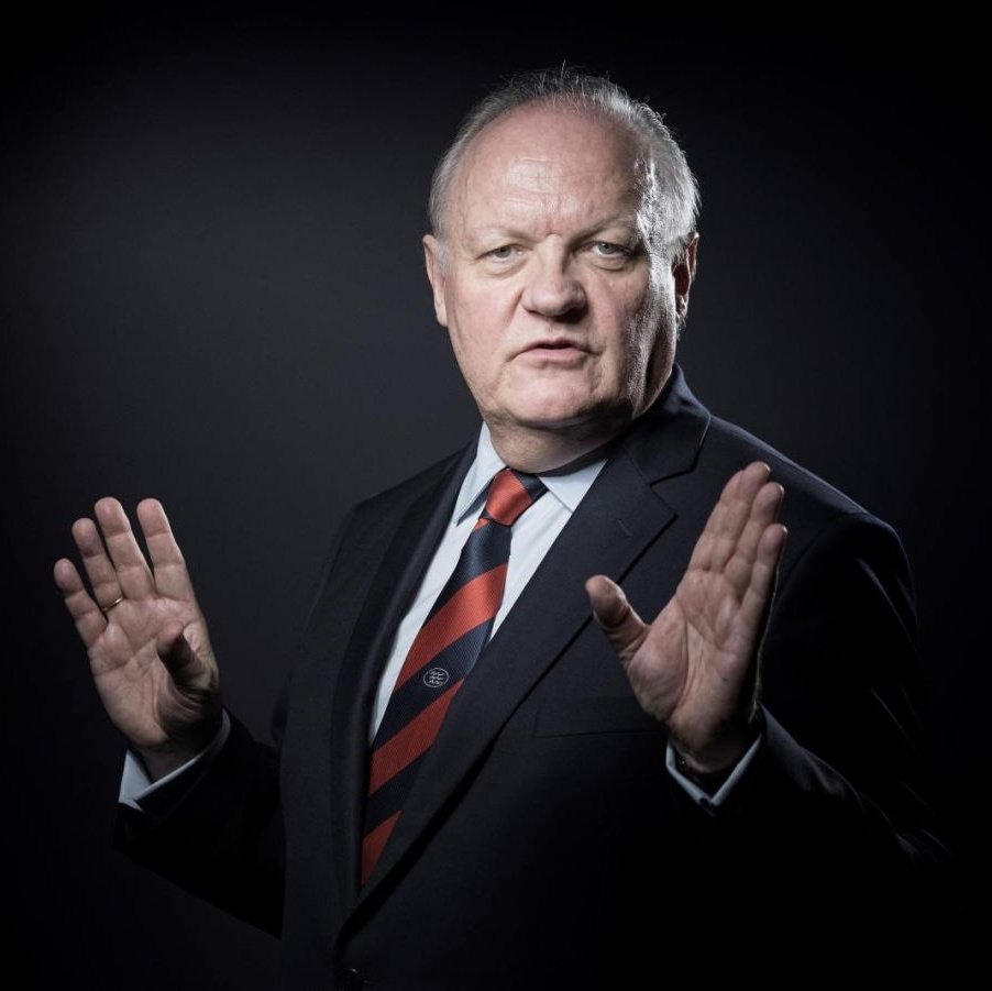 tvlofficiel's tweet photo. 🚨🗳 Le président de l'UPR @UPR_Asselineau appelle les députés à lancer une procédure de destitution contre Emmanuel #Macron - Article 68 de la Constitution. https://t.co/RKPd79fi6r