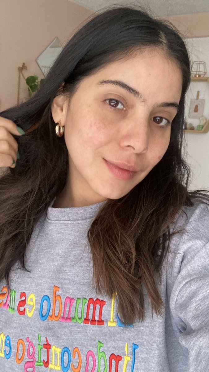 YulianaKarinaD's tweet photo. El Glow ✨ de cuando estoy Ovulando no tiene comparación amiguis 🤌🏻 
Es que hasta el cabello y ahí ni me había duchado aún 🥹#nomakeup #nofilter #nonada https://t.co/MHjlQgTT6z
