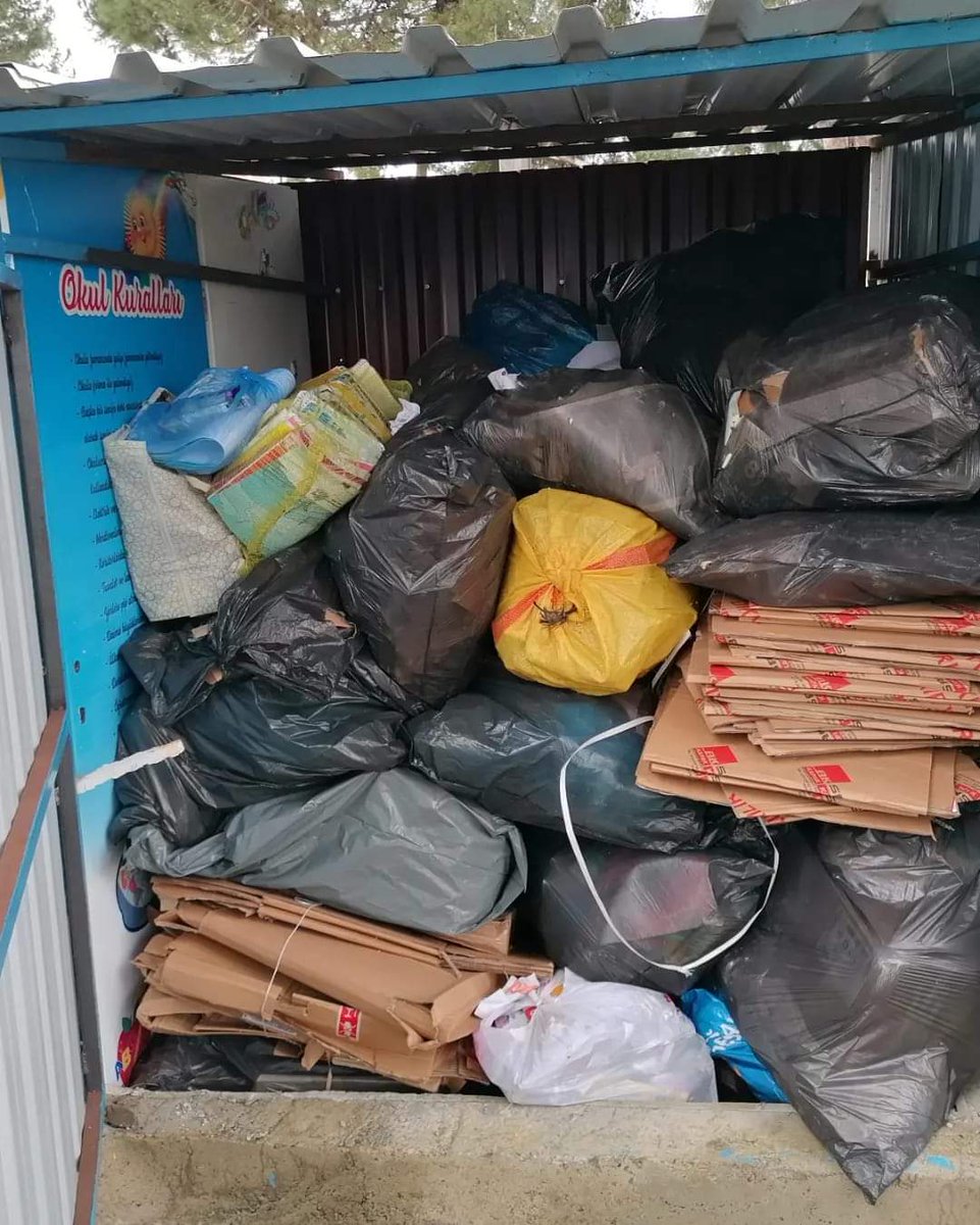 Geri Dönüşen Şehir Samsun Projesi ve Sıfır Atık projeleri kapsamında SIFIR ATIK TOPLAMA merkezimiz öğrenci öğretmen ve Velilerimizin üstün gayreti ile kısa sürede doldu ve ilk sevkiyatımızı yaptık..
<a href="/muratagar60/">Murat AĞAR</a> <a href="/ademsimsek55/">Adem ŞİMŞEK</a> <a href="/KadirBo02112731/">Kadir Bozkurt</a> <a href="/IlceYakakent/">Yakakent İlçe Milli Eğitim Müdürlüğü</a> <a href="/YakakentResmi/">Yakakent Kaymakamlığı</a>