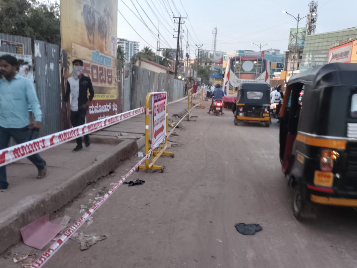 compolmlr's tweet photo. To ensure Karavalli and Kankanady Junction are not clogged by parking of vehicles on junction, @mangalurueastps has installed barricades and Tapes for prevention and awareness. Request commuters not to park vehicles on any junction. @DgpKarnataka @acptraffic @112Mangaluru https://t.co/v4hsGnEcYM