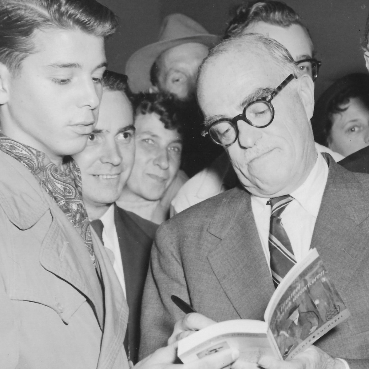 ThorntonNWilder's tweet photo. #OTD in 1959, Wilder was awarded the prestigious Goethe-Plakette. Since 1949, this annual award is given by the Hessian Ministry for Science and the Arts for special contributions to arts and culture. Here's Wilder signing autographs in Germany around this time @sfischertheater https://t.co/F1WMg5JavA