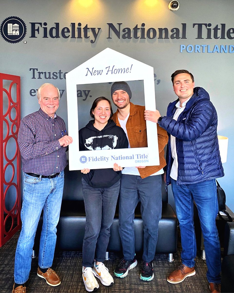 UnitusCCU's tweet image. 🏡 Hello, home ownership! Congratulations to first-time homeowners Emily &amp;amp; Ryan. May this be a joyful time that they'll always remember fondly! 🎉 #UnitusMortgage

🔗 Connect with Marc or any of our loan officers at bit.ly/36YEY0P. #YouUsUnitus #pdxrealestate