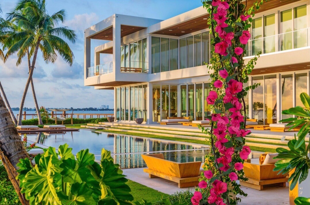 𝐒𝐏𝐑𝐈𝐍𝐆 𝐡𝐚𝐬 𝐒𝐏𝐑𝐔𝐍𝐆 🌺

#springblossoms 

Private Residence Designed By 𝑲𝒐𝒃𝒊 𝑲𝒂𝒓𝒑

#kobikarp #kobikarparchitecture #springtime #springflowers #springvibes #homedesign #homeinspiration #homedetails #backyarddesign #springblooms #homesweethome #dreamhomes