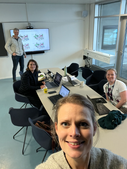 AAUforskeren's tweet photo. Ny artikel på vej! 📝 Vi har nyt data på calmodulin, som vi gerne vil dele med verden.🌎 Nu kommer den svære opgave med at formidle komplekse data på en klar og forståelig måde. 🧐👨‍💻@mtovergaard @MetteNyegaard @MaleneBrohus @HeleneHalkjaer https://t.co/PqDbT5eFkz