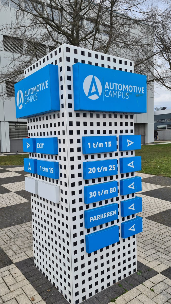 cRoadsAntHel's tweet photo. Yesterday, our #CRoads consortium gathered together at the @AutomotiveCampus in #Helmond, where we discussed our #CITS pilots #Antwerp/#Helmond, the back-end and front-end technologies, and also test drove the #IntelligentSpeedAdaptation #ISA system! https://t.co/KDOXS534ZG
