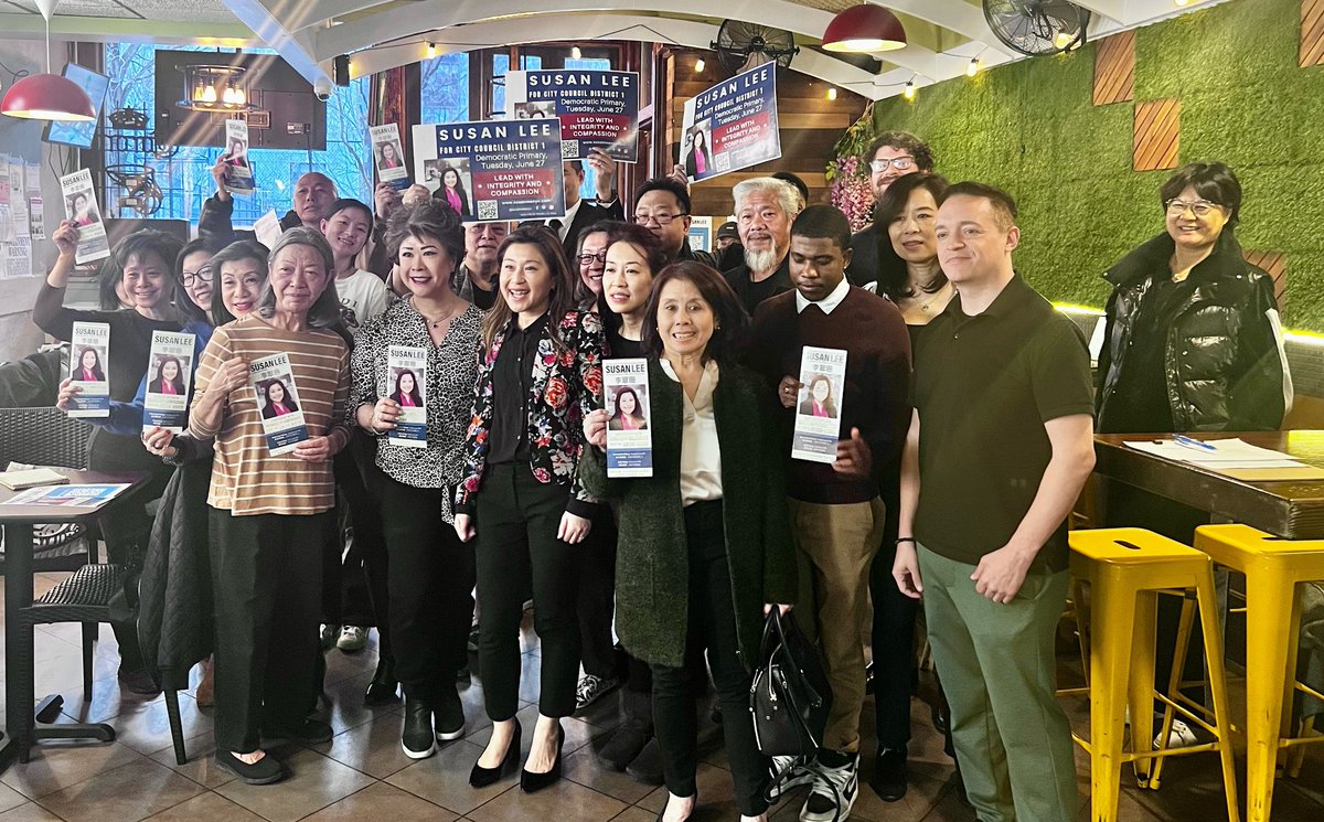 setochungster's tweet photo. Thanks to friends & neighbors for coming out to support @susanleenyc for City Council District 1! Was great to hear Susan’s priorities & vision to keep our community safe & thriving. Big thanks to @Karlin_C for organizing! Join Susan’s grassroots campaign https://t.co/aqyL3Qso4Q https://t.co/tFo1oWNnUf