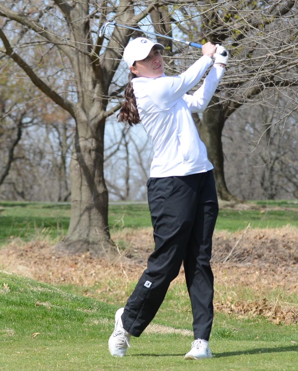 RockUGolf's tweet image. Yesterday the women finished RD2 for the Midwest Intercollegiate tournament in cold rain. 

Emma and Grace came out strong by shooting 79 and 81. Then the rest of the girls all improved by multiple strokes to move up on the team leaderboard.