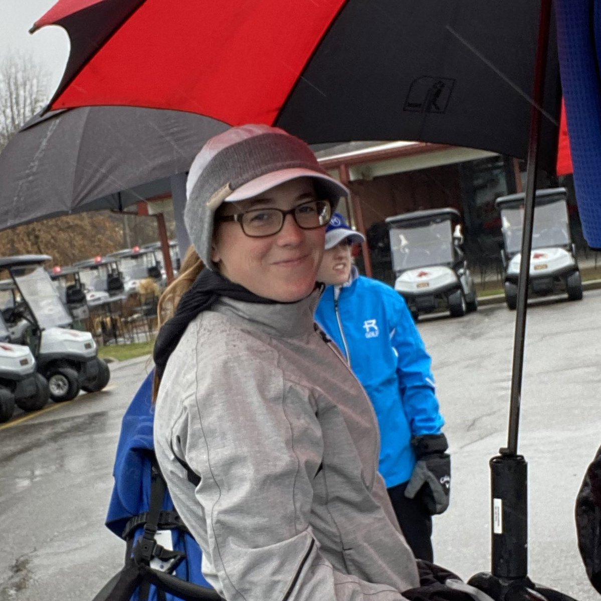 RockUGolf's tweet image. Yesterday the women finished RD2 for the Midwest Intercollegiate tournament in cold rain. 

Emma and Grace came out strong by shooting 79 and 81. Then the rest of the girls all improved by multiple strokes to move up on the team leaderboard.