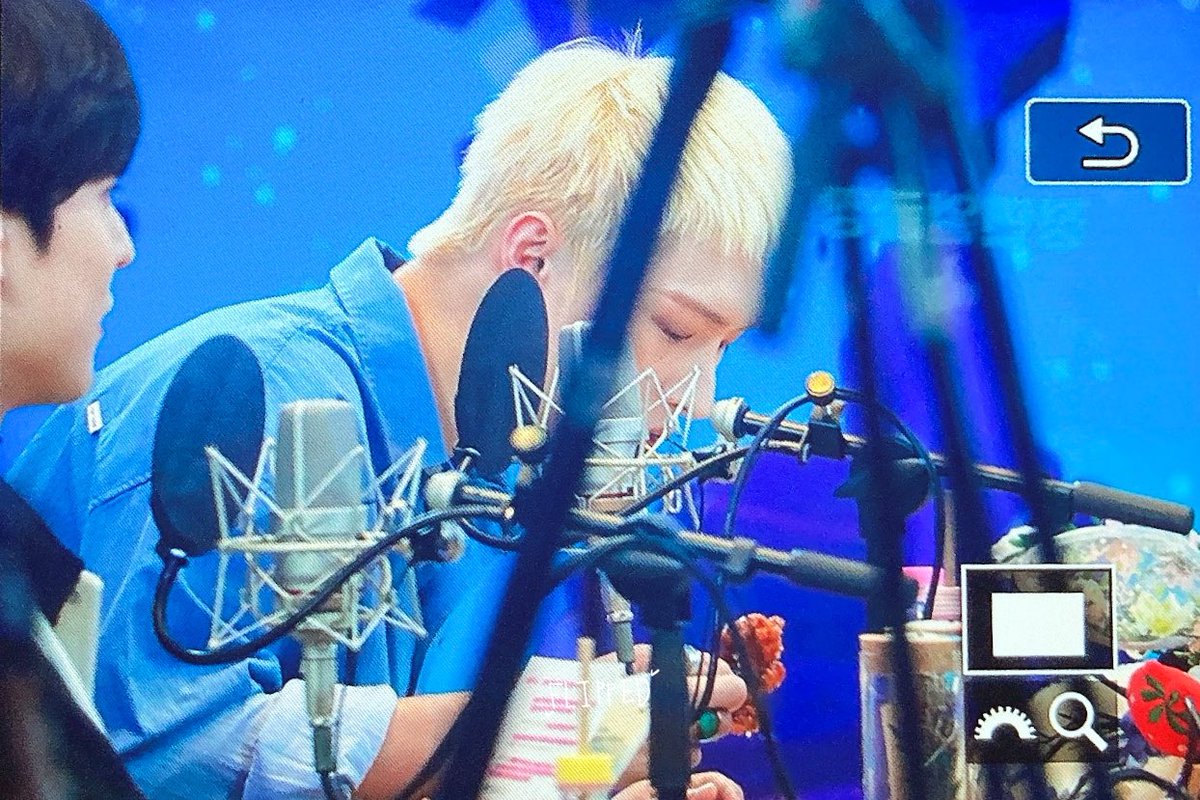 flipped0809's tweet photo. 230322 눈치보다가먹방시작 냠냠 #ATEEZ #에이티즈 #MINGI #민기 #SONGMINGI #송민기 #널설레게해줄게 https://t.co/rBgD7Yc7f6