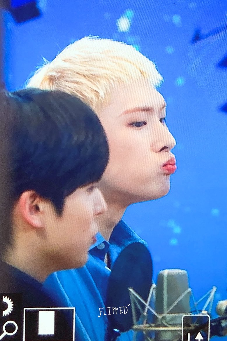 flipped0809's tweet photo. 230322 눈치보다가먹방시작 냠냠 #ATEEZ #에이티즈 #MINGI #민기 #SONGMINGI #송민기 #널설레게해줄게 https://t.co/rBgD7Yc7f6