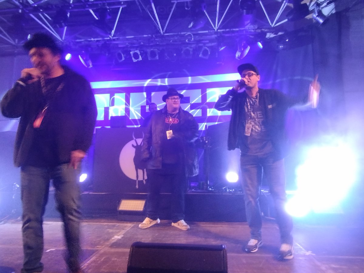 JustiBasti's tweet photo. Vielen Dank @antilopengang, Niklas Wandt, Kamikazes, @formprim, Gabo, Total, Killa Galles, Lea Won & Tai Phun für dieses unvergessliche und legendäre Tribute Konzert für #NMZS 🥹 💗🔥
Ich bin mir sicher Jakob hätte diese 4 Stunden geliebt.
Captain N für immer! ♥️
#TributeToNMZS https://t.co/gZG0Rp2ZXV