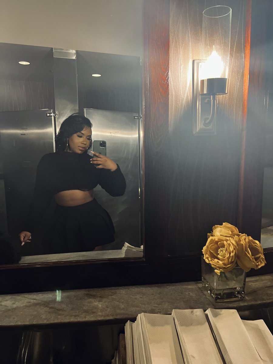 ohsothatstiff's tweet photo. Late night dinner dates 🖤 https://t.co/Zdo6U9xUES