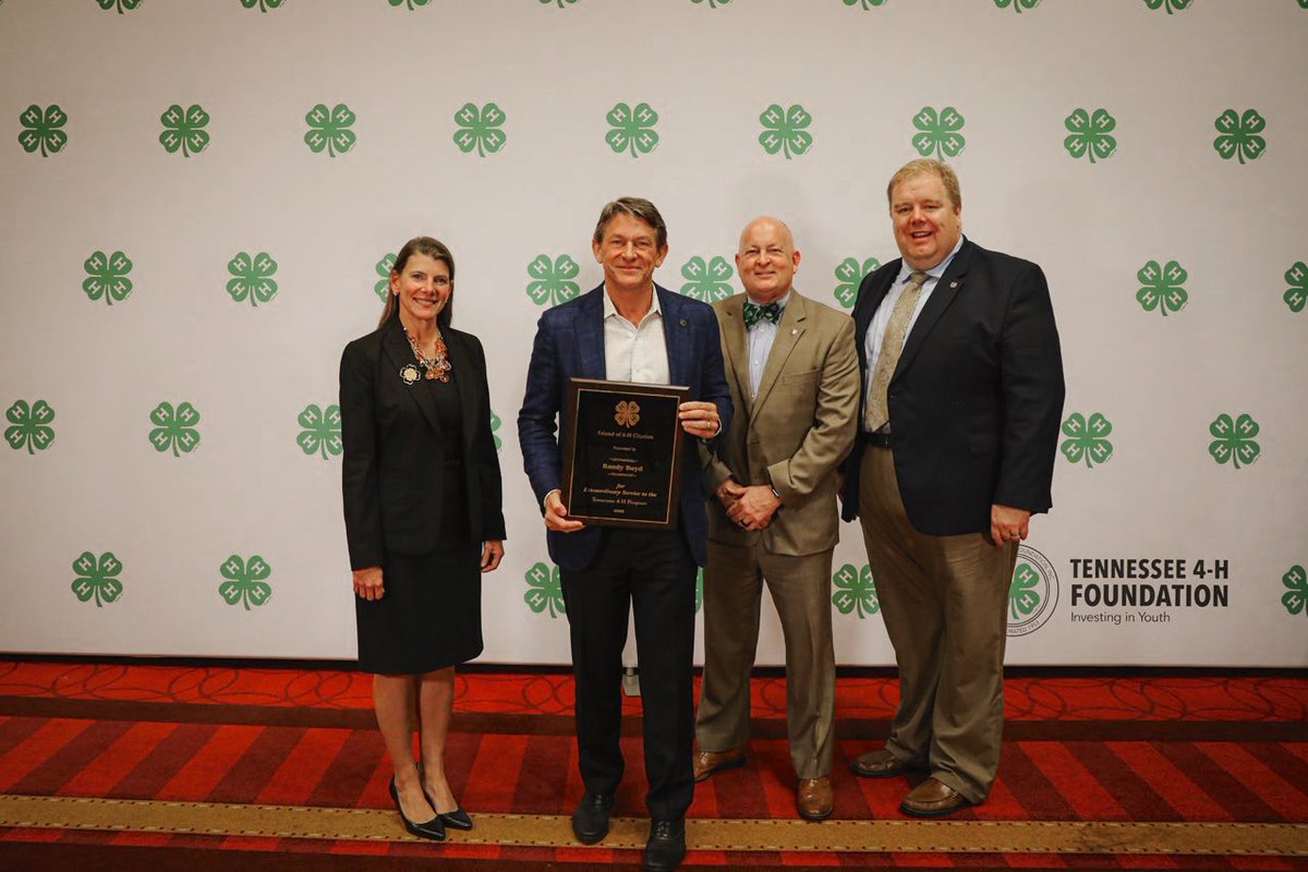 UT_President's tweet photo. Honored to have received the Friend of 4-H award last night at the @Tennessee4H Congress Banquet! https://t.co/tIy1FAC9Fg