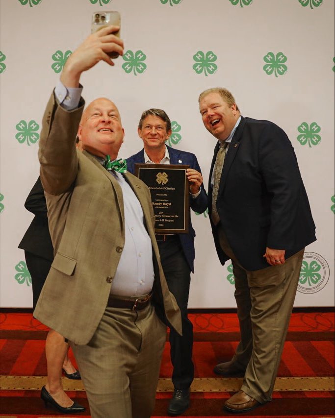 UT_President's tweet photo. Honored to have received the Friend of 4-H award last night at the @Tennessee4H Congress Banquet! https://t.co/tIy1FAC9Fg