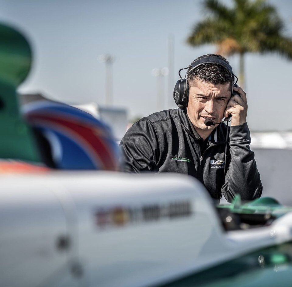 puenteadrian's tweet photo. Hoy voy a entrevistar a @ricardojuncos en @cnnradioarg desde las 3 PM. El argentino que formó su propio equipo en la @IndyCar y abrió las puertas de @AgustinCanapino 🇦🇷
#losprimerosdelatarde #am950 https://t.co/byEPoKSSo4
