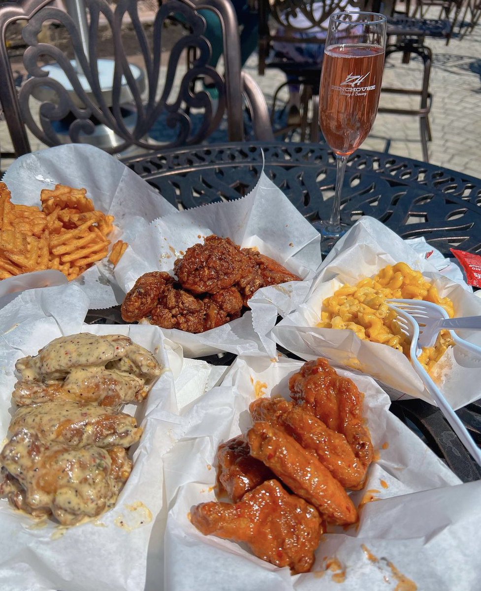 Wing Wednesday🧡🤤 #Foodpics #Foodies #Raleigheats #Durhameats #Raleighwings #NCfoodies #NCwings #Theflatdrum #Prizepicks #underdogfantasy #wings #foodblogger #Foodie #foodindustry #explorepage #foodlover #NCfoodie