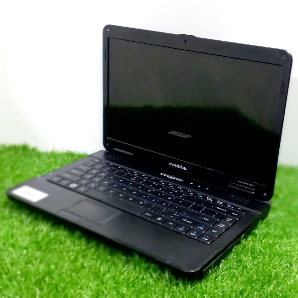 ITZONEELCTRONIC's tweet image. Emachines D725/D525 Laptop 
Model MS2268
4gb Ram 
320gb Storage 
Contact 0326 5974741 
.
.
#Laptop #emachines #itzoneelectronics #core2duo #c2d #tech #itzonelaptop #Lahore