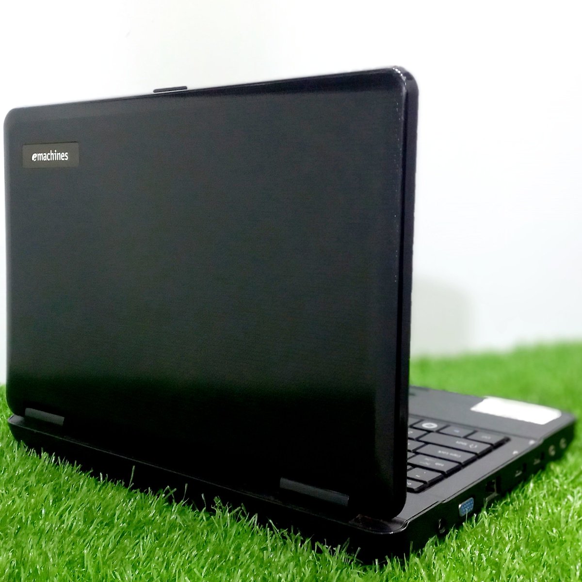 ITZONEELCTRONIC's tweet image. Emachines D725/D525 Laptop 
Model MS2268
4gb Ram 
320gb Storage 
Contact 0326 5974741 
.
.
#Laptop #emachines #itzoneelectronics #core2duo #c2d #tech #itzonelaptop #Lahore