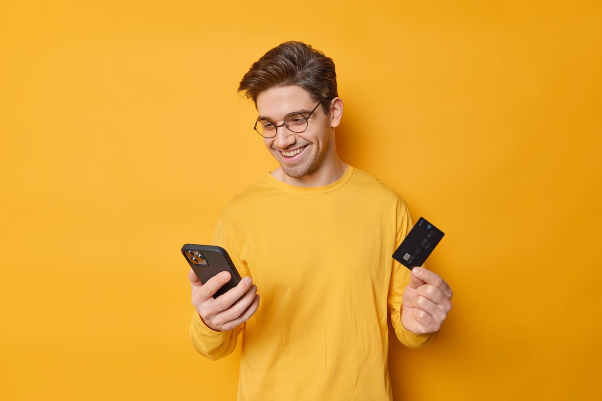 EVZ_Deutschland's tweet photo. Gleich um 10:30 Uhr beginnt die Frühstückspause mit dem #DigitalKompass
Beim Online-Event geben wir Tipps zum Thema:
Wie kaufe ich im Internet sicher ein? 💻🛒🛍️📱
Mehr
👉 https://t.co/LgSwSJQ6Rm
@sicherimnetz @bagso_de @BMUV https://t.co/uUDyUS6lbY