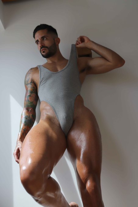 😋 piernas piernas 😈 https://t.co/3VFoeBjc9Y