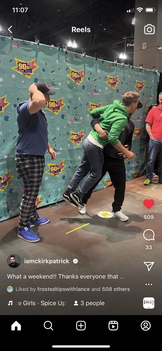Pretty sure @realjoeyfatone face says it all. Even injured, @IamCKirkpatrick can carry @breckinmeyer away with one arm 🤯 #90sCon
