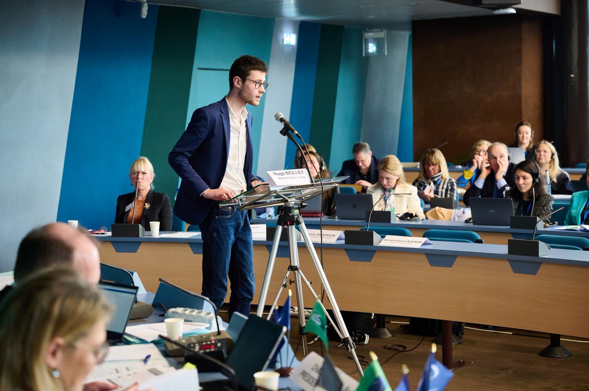 [NOS ÉTUDIANTS ONT DU TALENT ⭐]
<a href="/hugo_biolley/">Hugo Biolley</a> au Conseil de l'Europe 🇪🇺
"Il y a au niveau local, dans chaque ville, dans chaque village, une force vive qui peut porter l’avenir de la démocratie."

👇
sciencespo-grenoble.fr/hugo-biolley-e…

<a href="/coe/">Council of Europe</a> 
#europe #ConseildelEurope #engagement