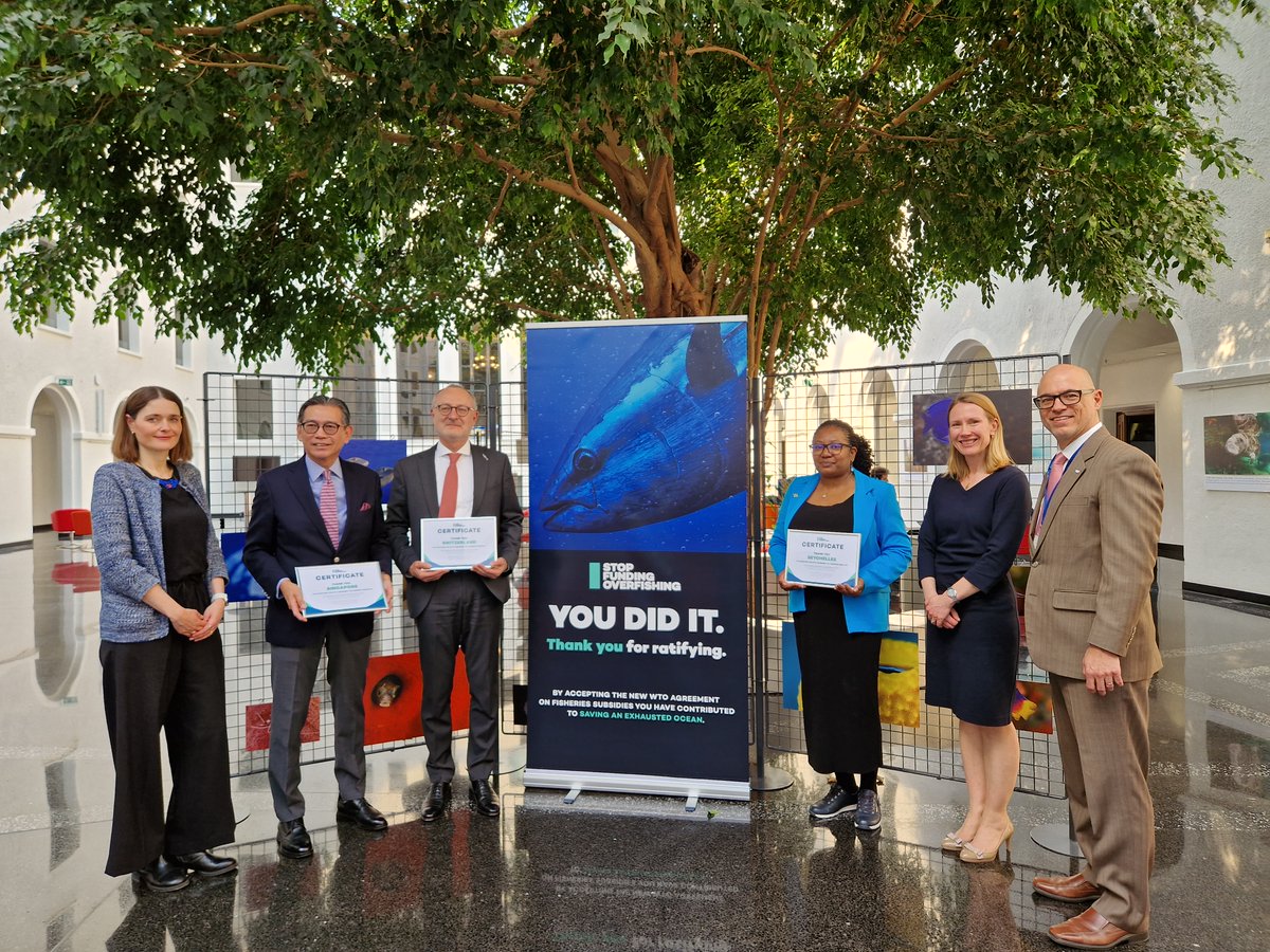 PewEurope's tweet photo. Thank you to Switzerland, Singapore and Seychelles for ratifying the @wto deal to #StopFundingOverfishing.

Now the race is on for 106 more WTO members to ratify so the agreement can take effect. 

Here’s why it matters: https://t.co/eESYyMACJe #WTOFishCount https://t.co/5BEIyjkTL7