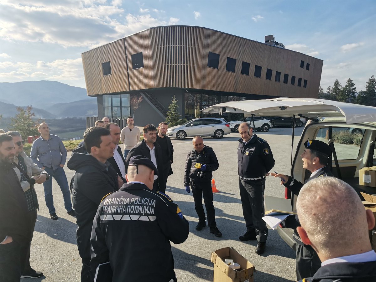 SenadZlatar's tweet photo. @UNDPBiH through project #DIRC continues to emphasize the importance of prevention of illegal SALW trade via joint exercises of officers from police agencies and customs in 🇧🇦 in presence of 🇧🇦Prosecutor Office, this time in #Tarcin. Many 🙏 to 🇩🇪🇸🇪🇬🇧🇫🇷🇳🇱🇳🇴 &amp; 🇪🇺. https://t.co/KVQE9Okq1T